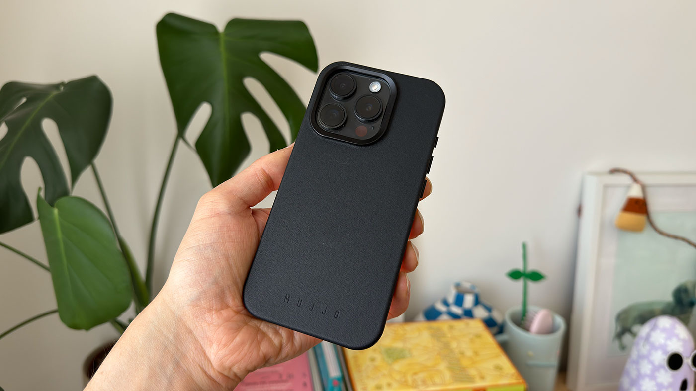 Mujjo Leather Case Review